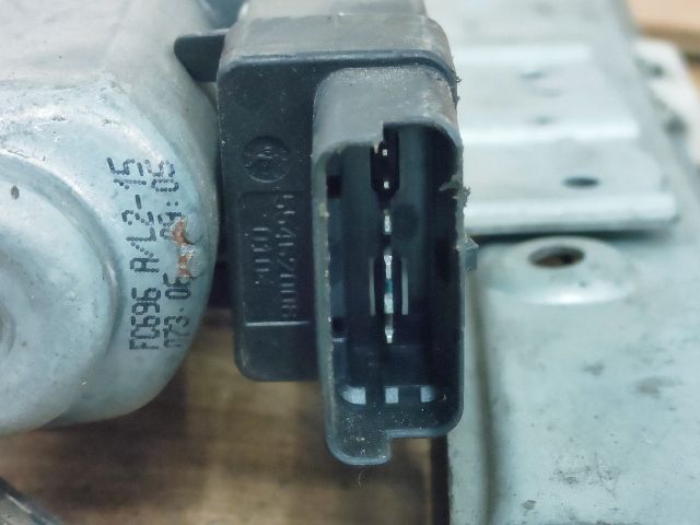 bontott RENAULT CLIO III Bal első Ablakemelő Szerkezet (Elektromos)