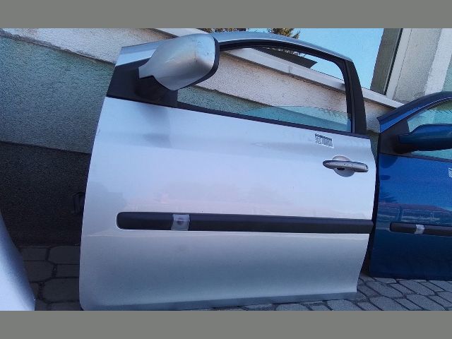 bontott RENAULT CLIO III Bal első Ajtó (Részeivel)