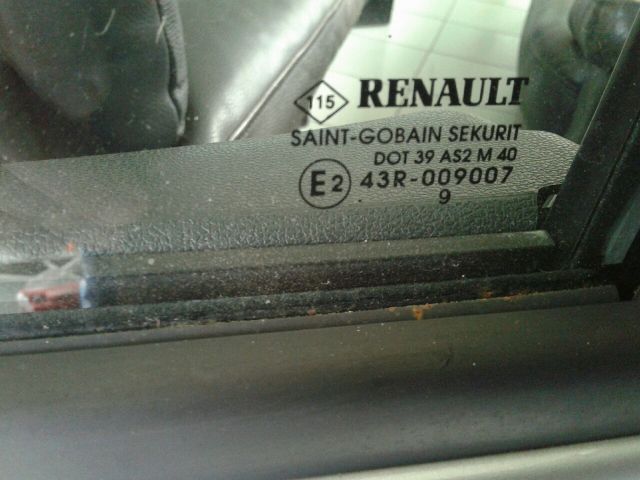 bontott RENAULT CLIO III Bal első Ajtó (Részeivel)