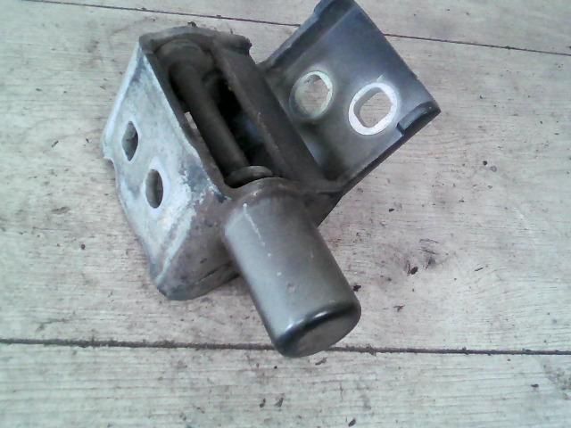 bontott RENAULT CLIO III Bal első Alsó Zsanér