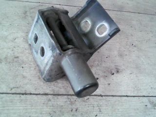 bontott RENAULT CLIO III Bal első Alsó Zsanér