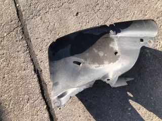 bontott RENAULT CLIO III Bal első Első Dobbetét (Kerékjárati, Műanyag)