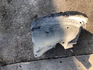 bontott RENAULT CLIO III Bal első Első Dobbetét (Kerékjárati, Műanyag)