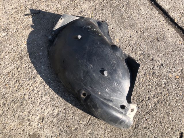 bontott RENAULT CLIO III Bal első Első Dobbetét (Kerékjárati, Műanyag)