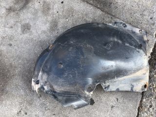 bontott RENAULT CLIO III Bal első Első Dobbetét (Kerékjárati, Műanyag)