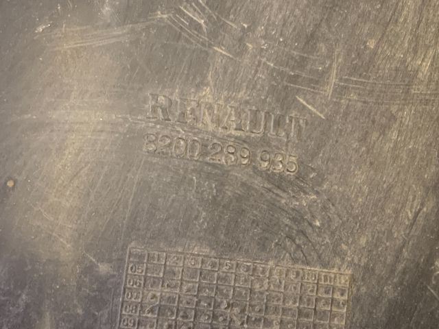 bontott RENAULT CLIO III Bal első Első Dobbetét (Kerékjárati, Műanyag)