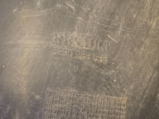 bontott RENAULT CLIO III Bal első Első Dobbetét (Kerékjárati, Műanyag)