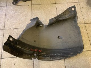 bontott RENAULT CLIO III Bal első Első Dobbetét (Kerékjárati, Műanyag)