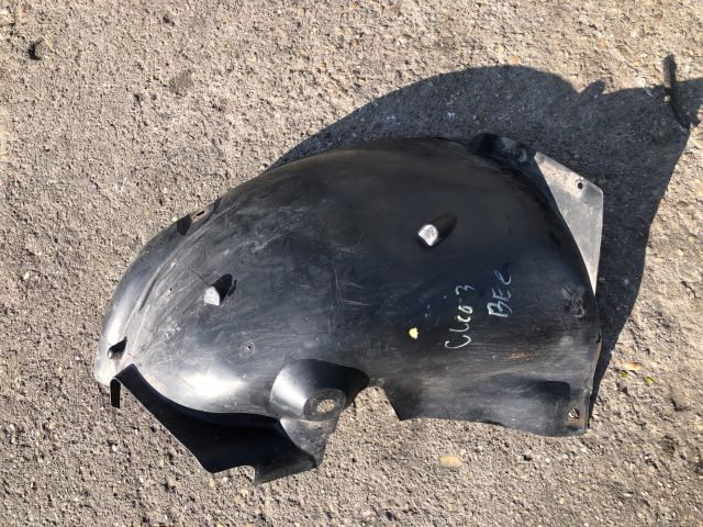 bontott RENAULT CLIO III Bal első Első Dobbetét (Kerékjárati, Műanyag)