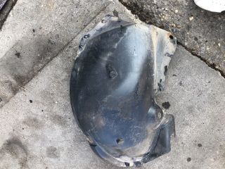 bontott RENAULT CLIO III Bal első Első Dobbetét (Kerékjárati, Műanyag)