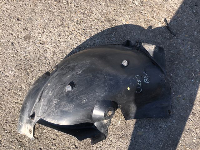 bontott RENAULT CLIO III Bal első Első Dobbetét (Kerékjárati, Műanyag)