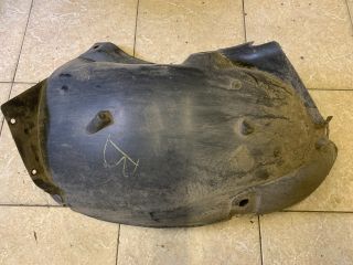 bontott RENAULT CLIO III Bal első Első Dobbetét (Kerékjárati, Műanyag)