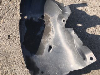 bontott RENAULT CLIO III Bal első Első Dobbetét (Kerékjárati, Műanyag)