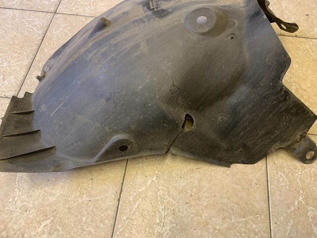 bontott RENAULT CLIO III Bal első Hátsó Dobbetét (Kerékjárati, Műanyag)