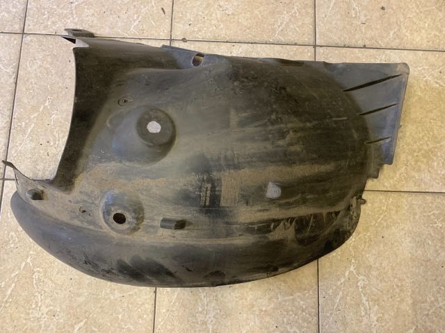 bontott RENAULT CLIO III Bal első Hátsó Dobbetét (Kerékjárati, Műanyag)