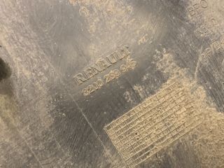 bontott RENAULT CLIO III Bal első Hátsó Dobbetét (Kerékjárati, Műanyag)