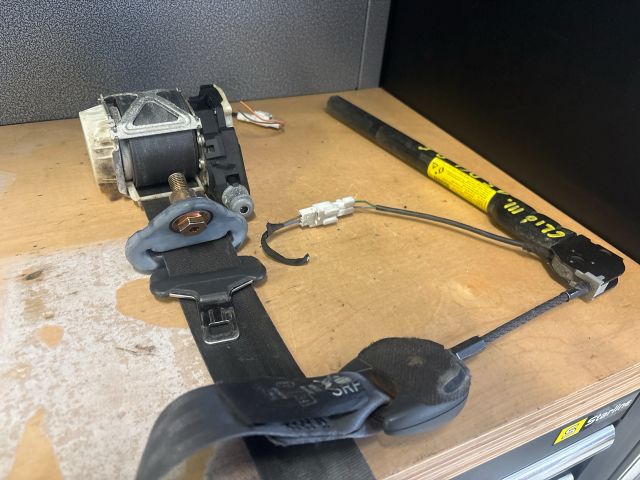 bontott RENAULT CLIO III Bal első Övfeszítő