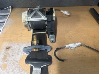 bontott RENAULT CLIO III Bal első Övfeszítő