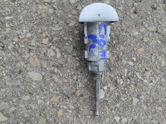 bontott RENAULT CLIO III Bal első Zárbetét