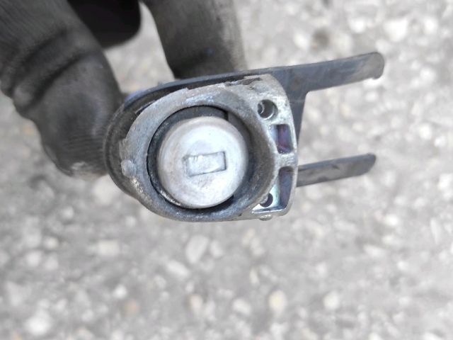 bontott RENAULT CLIO III Bal első Zárbetét