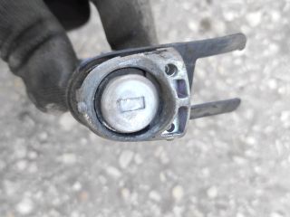 bontott RENAULT CLIO III Bal első Zárbetét