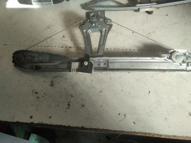 bontott RENAULT CLIO III Bal hátsó Ablakemelő Szerkezet (Mechanikus)