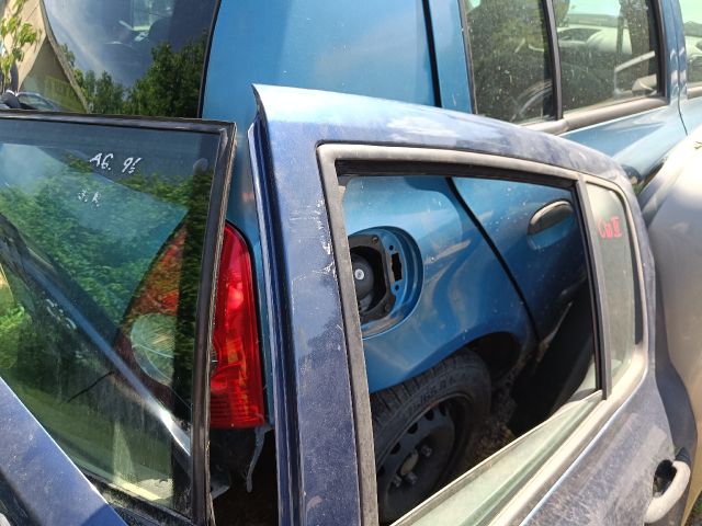 bontott RENAULT CLIO III Bal hátsó Ajtó (Részeivel)