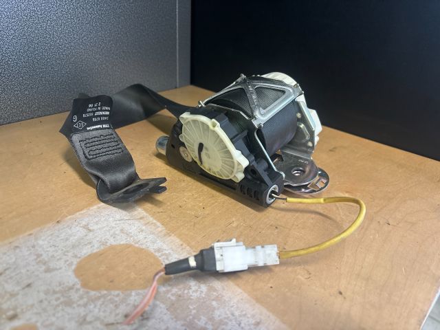 bontott RENAULT CLIO III Bal hátsó Biztonsági Öv