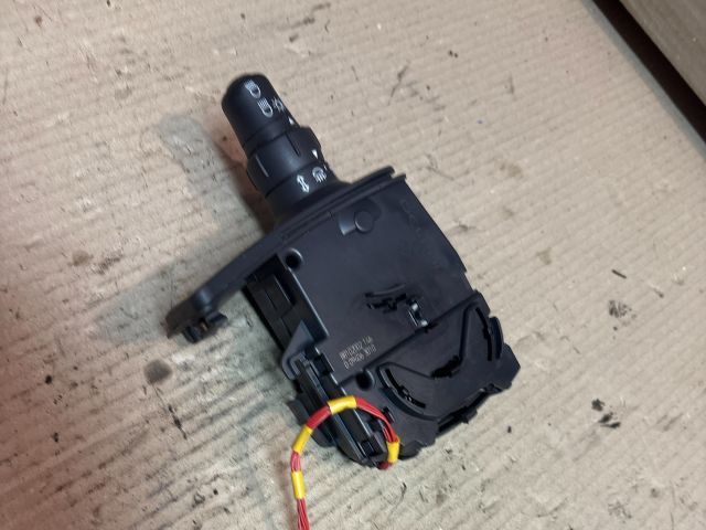 bontott RENAULT CLIO III Bal Kormánykapcsoló Irányjelző