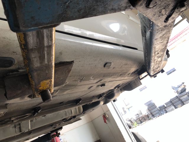 bontott RENAULT CLIO III Bal Küszöb