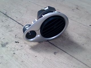 bontott RENAULT CLIO III Bal Szellőző