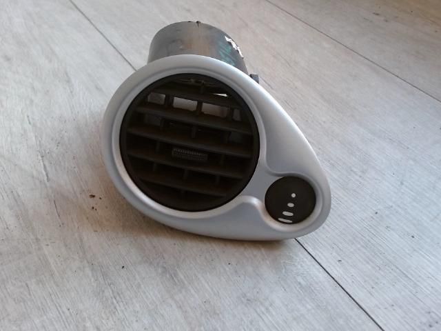 bontott RENAULT CLIO III Bal Szellőző