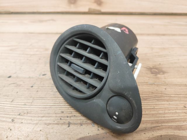 bontott RENAULT CLIO III Bal Szellőző