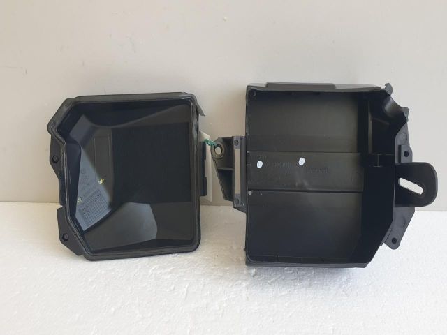 bontott RENAULT CLIO III Biztosítéktábla Doboz