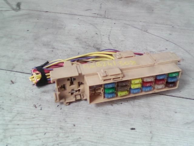 bontott RENAULT CLIO III Biztosítéktábla Doboz