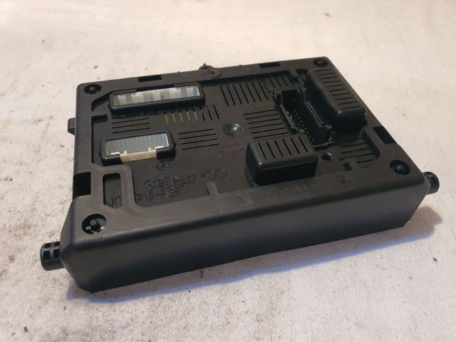 bontott RENAULT CLIO III Biztosítéktábla Utastér