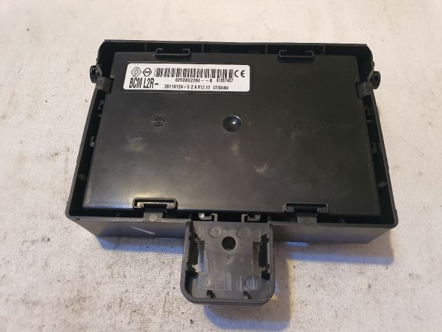 bontott RENAULT CLIO III Biztosítéktábla Utastér