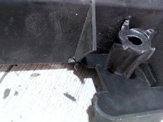 bontott RENAULT CLIO III Biztosítéktábla Utastér