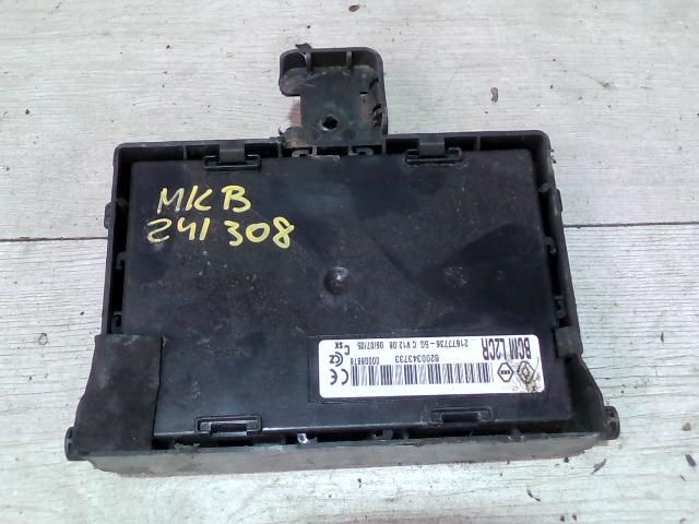 bontott RENAULT CLIO III Biztosítéktábla Utastér