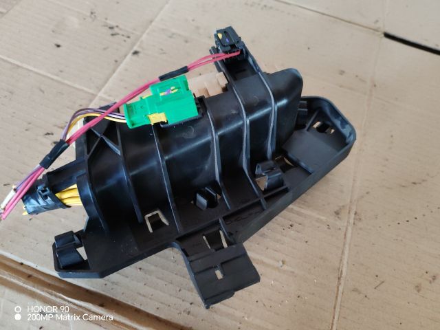 bontott RENAULT CLIO III Biztosítéktábla Utastér