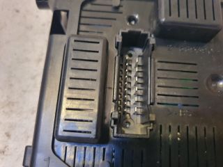 bontott RENAULT CLIO III Biztosítéktábla Utastér