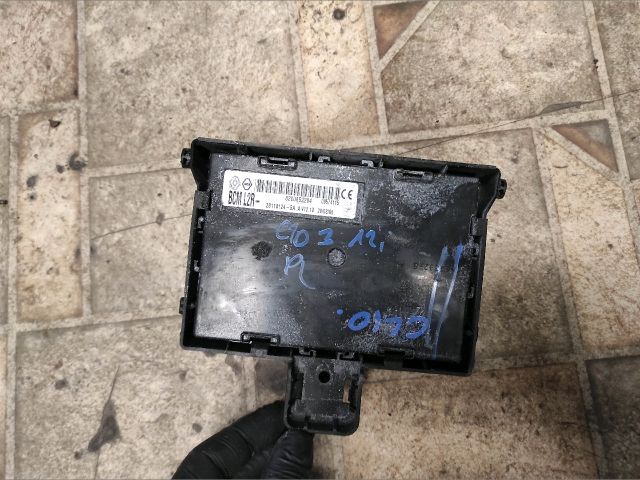 bontott RENAULT CLIO III Biztosítéktábla Utastér