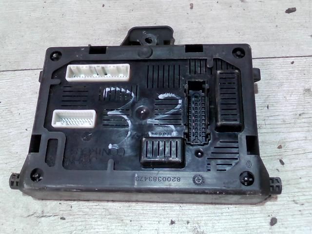 bontott RENAULT CLIO III Biztosítéktábla Utastér