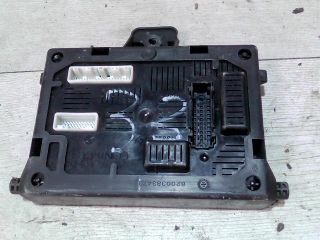 bontott RENAULT CLIO III Biztosítéktábla Utastér