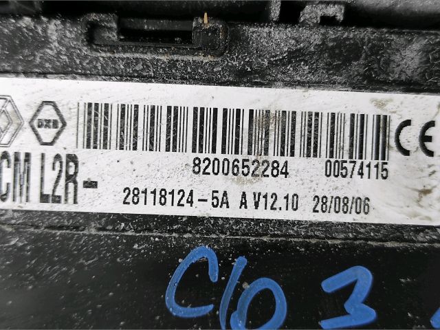 bontott RENAULT CLIO III Biztosítéktábla Utastér