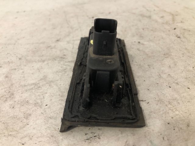 bontott RENAULT CLIO III Csomagtér Nyitó Kar / Gomb