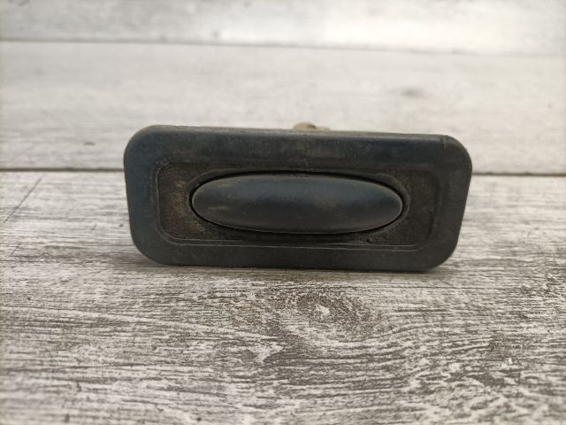 bontott RENAULT CLIO III Csomagtér Nyitó Kar / Gomb