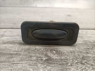 bontott RENAULT CLIO III Csomagtér Nyitó Kar / Gomb