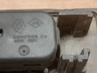 bontott RENAULT CLIO III Csomagtér Nyitó Kar / Gomb