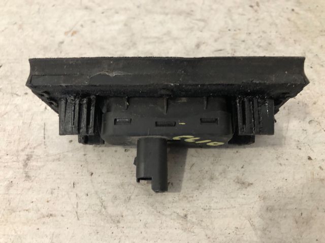 bontott RENAULT CLIO III Csomagtér Nyitó Kar / Gomb